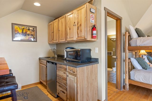 6 Browtine Ln, Ennis, MT 59729