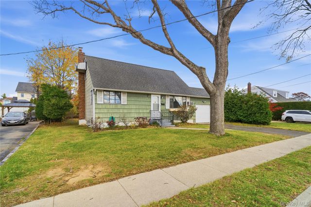 207 N Nassau Avenue, Massapequa, NY 11758