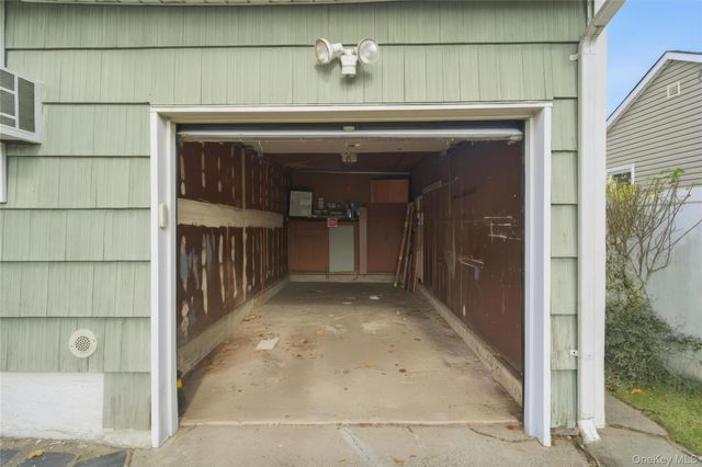 207 N Nassau Avenue, Massapequa, NY 11758