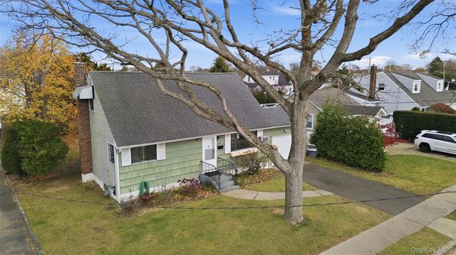 207 N Nassau Avenue, Massapequa, NY 11758