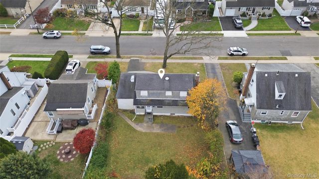 207 N Nassau Avenue, Massapequa, NY 11758