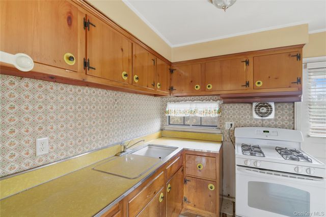 207 N Nassau Avenue, Massapequa, NY 11758