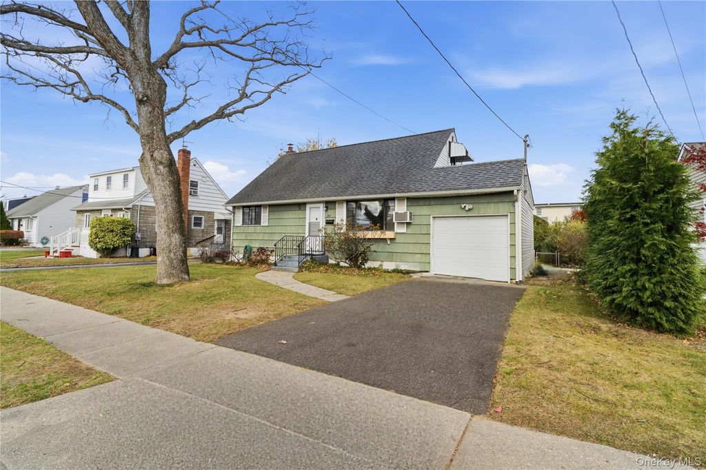 207 N Nassau Avenue, Massapequa, NY 11758