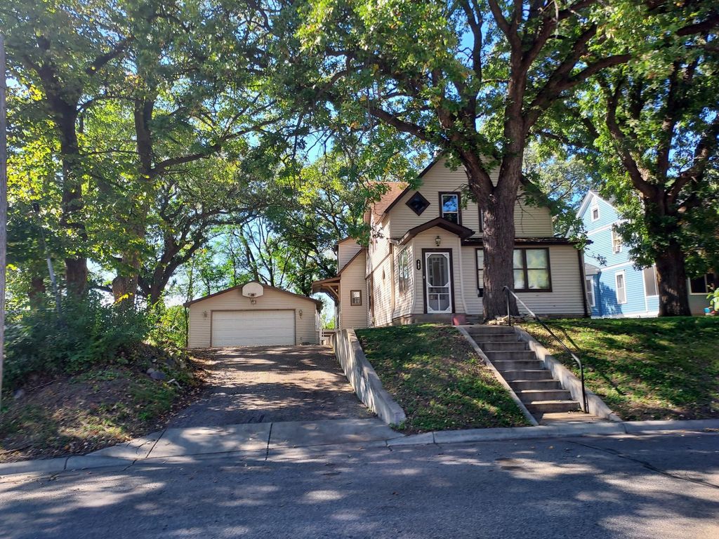 703 N 1st Street, Montevideo, MN 56265