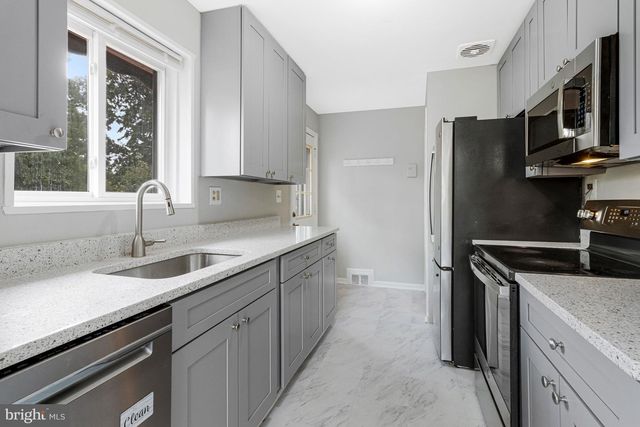 7025 STRATHMORE ST, Falls Church, VA 22042