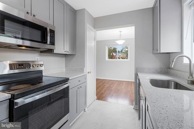7025 STRATHMORE ST, Falls Church, VA 22042