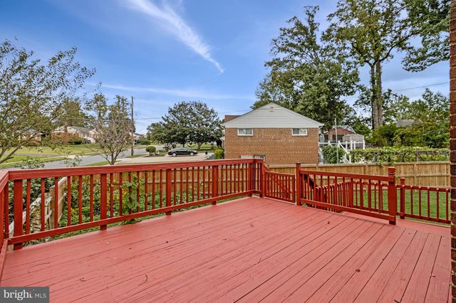 7025 STRATHMORE ST, Falls Church, VA 22042