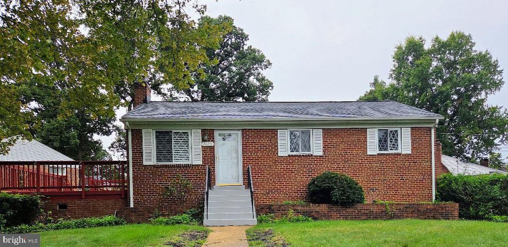 7025 STRATHMORE ST, Falls Church, VA 22042