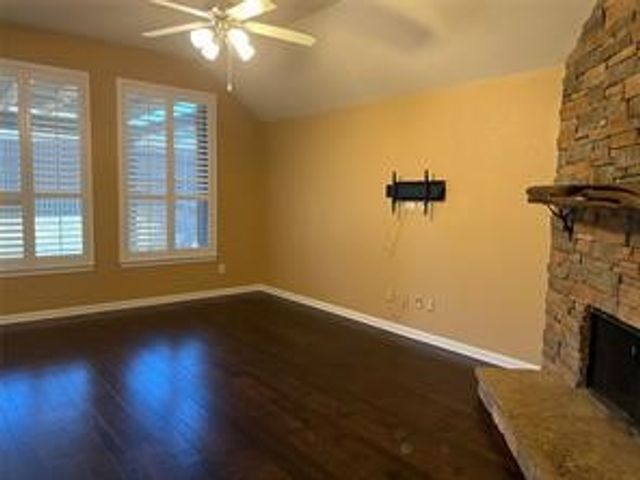 2912 Hollow Valley Drive, Fort Worth, TX 76244