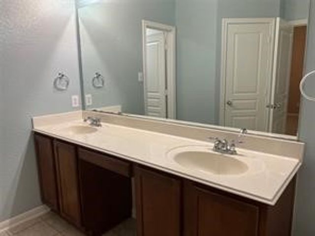 2912 Hollow Valley Drive, Fort Worth, TX 76244