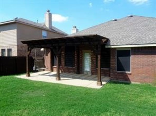 2912 Hollow Valley Drive, Fort Worth, TX 76244