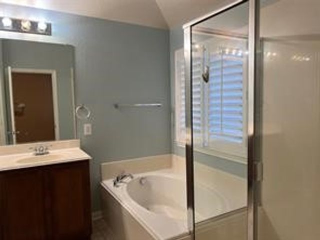 2912 Hollow Valley Drive, Fort Worth, TX 76244