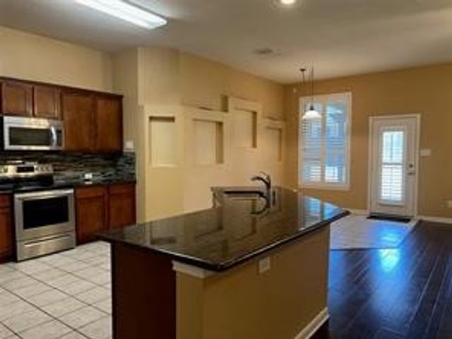 2912 Hollow Valley Drive, Fort Worth, TX 76244