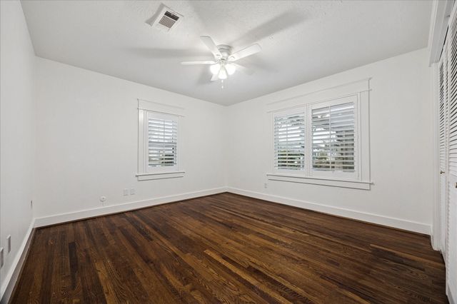 1749 Woodcrest Drive, Houston, TX 77018