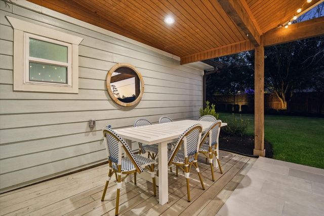 1749 Woodcrest Drive, Houston, TX 77018