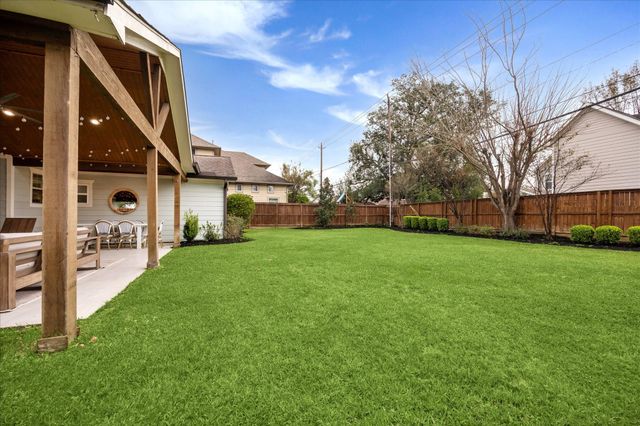 1749 Woodcrest Drive, Houston, TX 77018