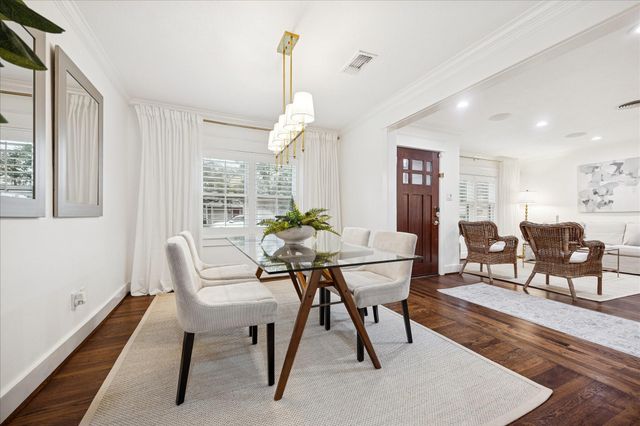 1749 Woodcrest Drive, Houston, TX 77018