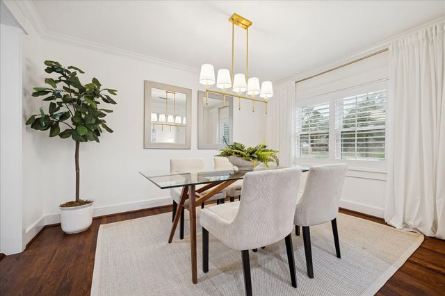 1749 Woodcrest Drive, Houston, TX 77018