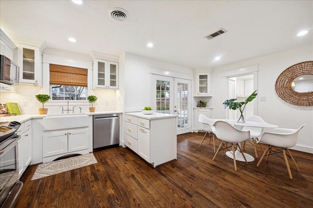 1749 Woodcrest Drive, Houston, TX 77018