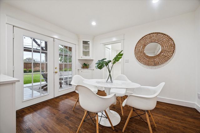 1749 Woodcrest Drive, Houston, TX 77018