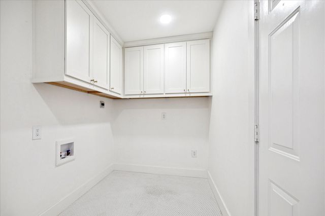 1749 Woodcrest Drive, Houston, TX 77018