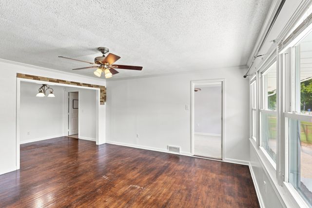 203 Rebecca Ln, Clarksville, TN 37042