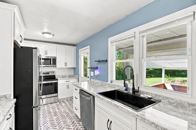 203 Rebecca Ln, Clarksville, TN 37042