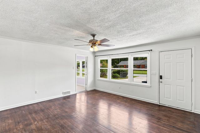203 Rebecca Ln, Clarksville, TN 37042