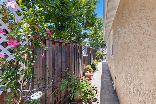 3523 Page Street, Redwood City, CA 94063