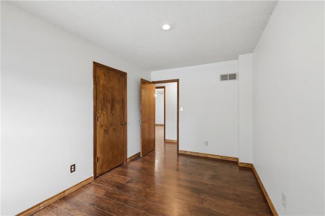 16405 E Gudgell Court, Independence, MO 64055