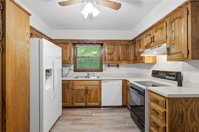 16405 E Gudgell Court, Independence, MO 64055