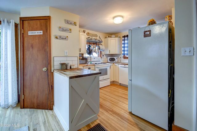 15 W 12th Avenue, Gloversville, NY 12078