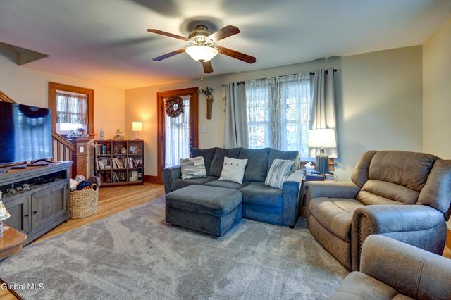 15 W 12th Avenue, Gloversville, NY 12078