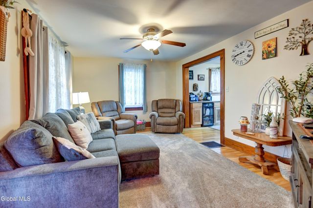 15 W 12th Avenue, Gloversville, NY 12078