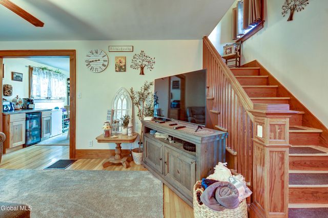 15 W 12th Avenue, Gloversville, NY 12078