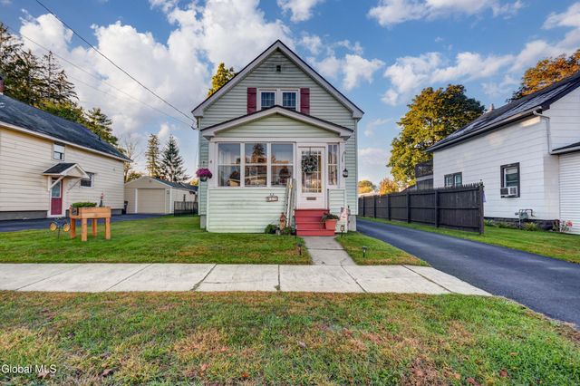 15 W 12th Avenue, Gloversville, NY 12078