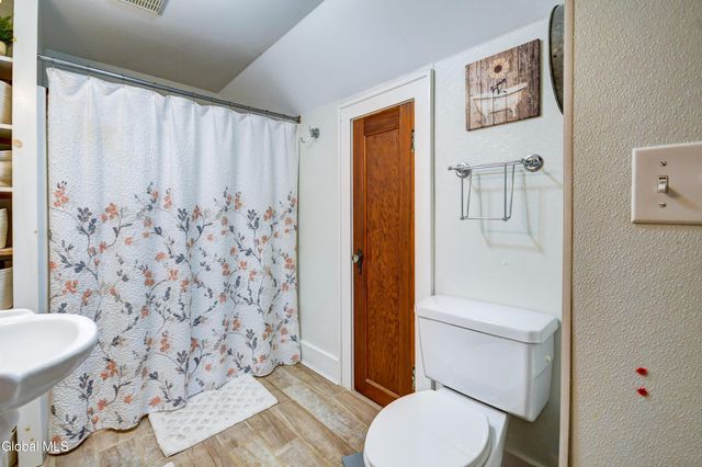 15 W 12th Avenue, Gloversville, NY 12078