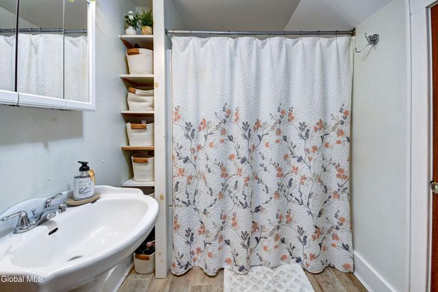 15 W 12th Avenue, Gloversville, NY 12078