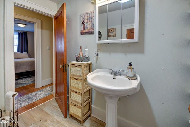 15 W 12th Avenue, Gloversville, NY 12078