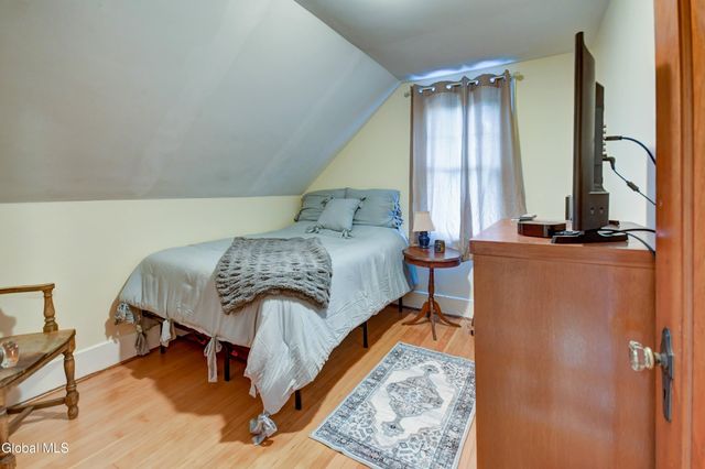 15 W 12th Avenue, Gloversville, NY 12078