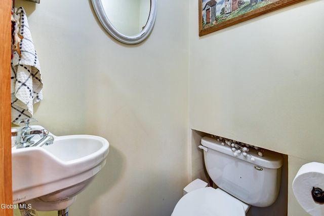 15 W 12th Avenue, Gloversville, NY 12078