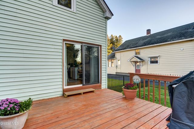 15 W 12th Avenue, Gloversville, NY 12078