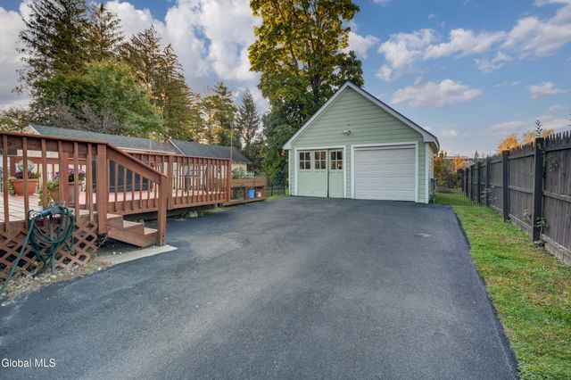 15 W 12th Avenue, Gloversville, NY 12078