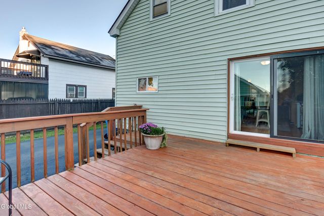 15 W 12th Avenue, Gloversville, NY 12078