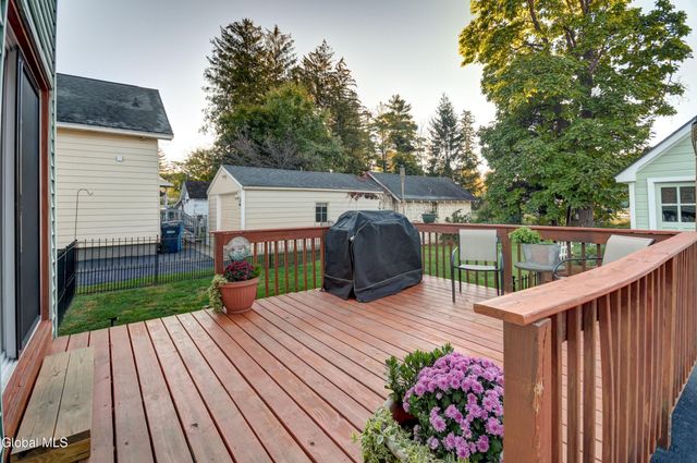 15 W 12th Avenue, Gloversville, NY 12078