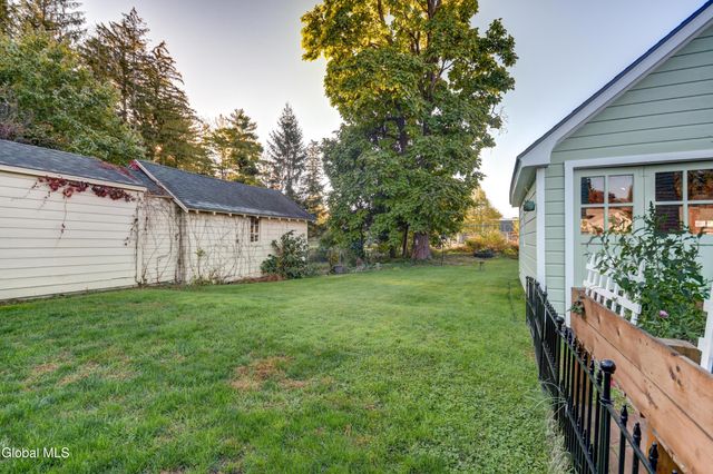 15 W 12th Avenue, Gloversville, NY 12078