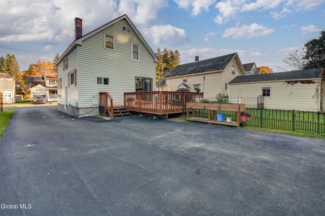 15 W 12th Avenue, Gloversville, NY 12078