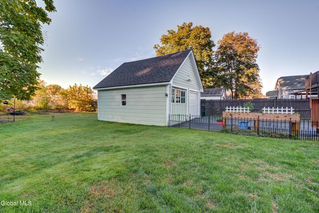 15 W 12th Avenue, Gloversville, NY 12078