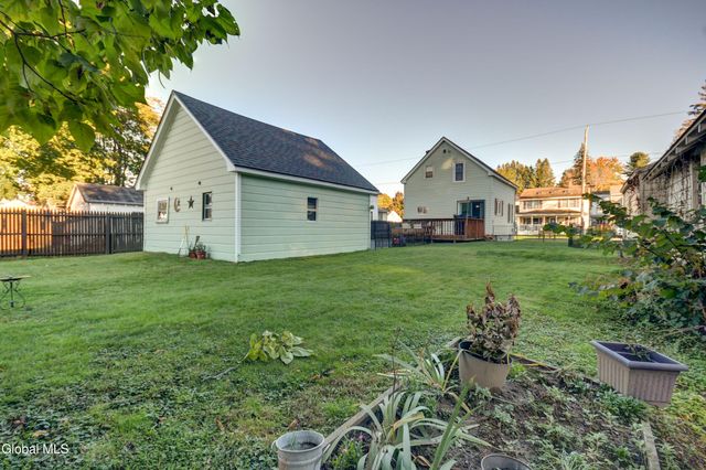 15 W 12th Avenue, Gloversville, NY 12078