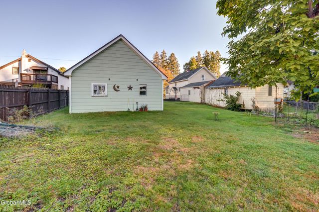 15 W 12th Avenue, Gloversville, NY 12078